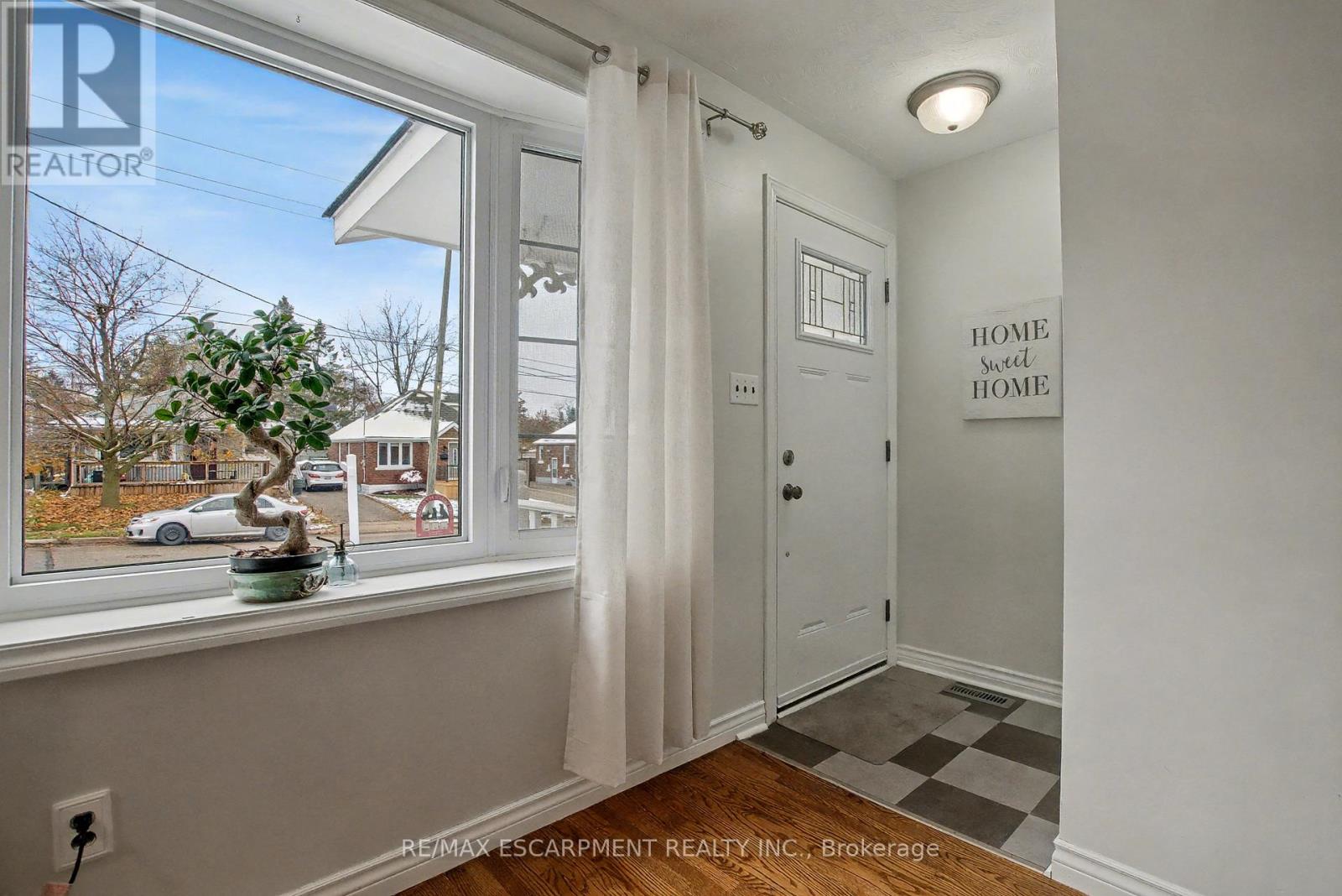 111 First Avenue, Cambridge, Ontario  N1S 2B5 - Photo 4 - X12871278