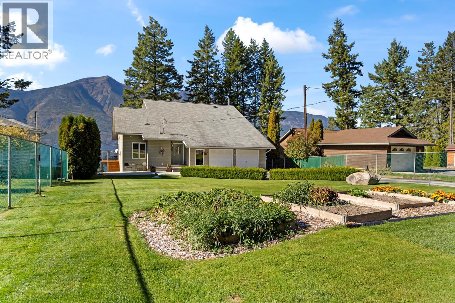 12531 Lewis Bay Road, Boswell, British Columbia  V0B 1A4 - Photo 1 - 10378262