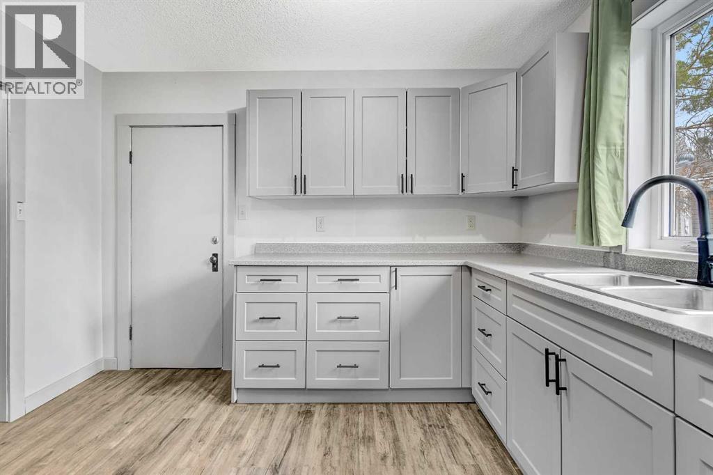 10320 105 Avenue, Hythe, Alberta  T0H 2C0 - Photo 12 - A2285904