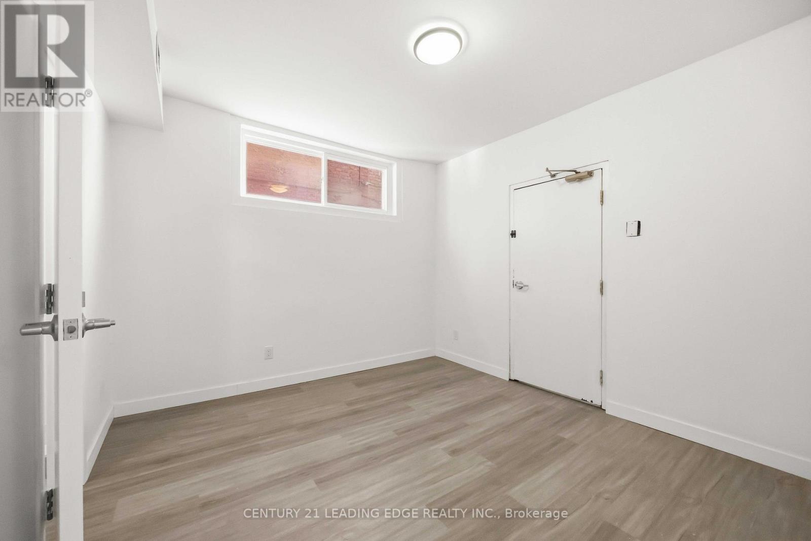1 - 1a Leonard Avenue, Toronto, Ontario  M5T 2P8 - Photo 11 - C12854440
