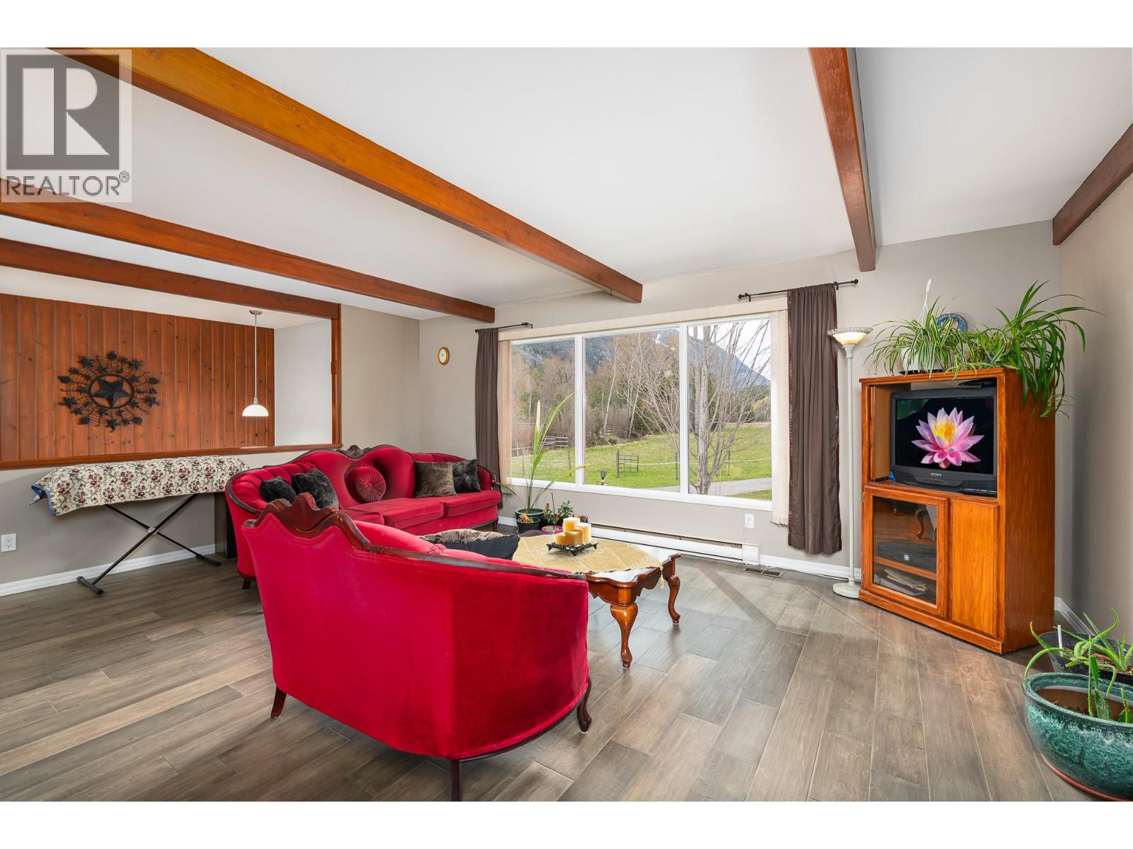 4856 32nd Street, Canyon, British Columbia  V0B 1C1 - Photo 5 - 10378434