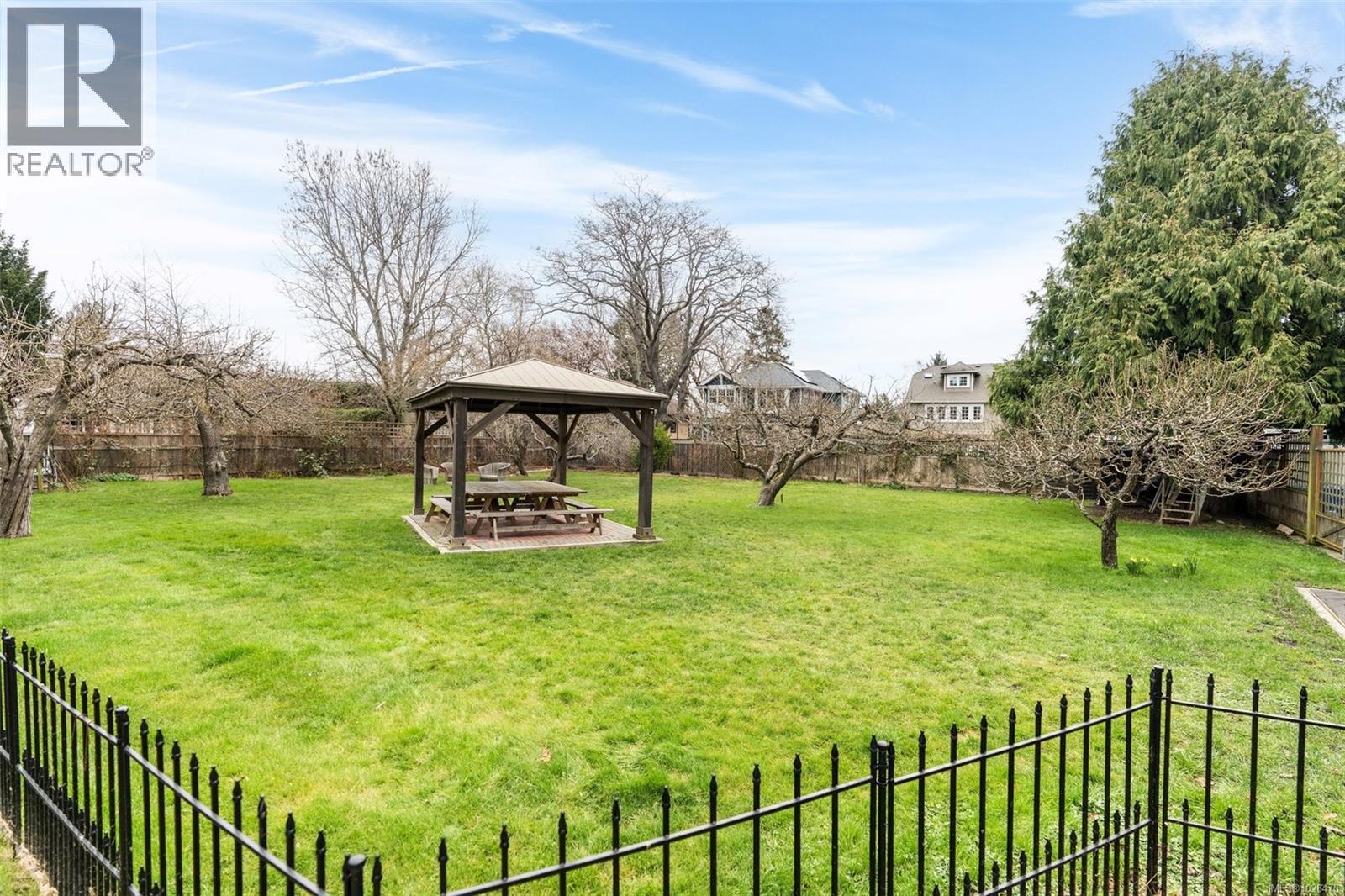 2130 Central Ave, Oak Bay, British Columbia  V8S 2R3 - Photo 14 - 1028470