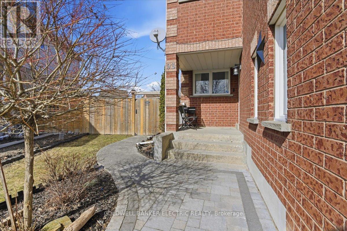 93 Farncomb Crescent, Clarington (Bowmanville), Ontario  L1C 4L9 - Photo 3 - E12871598