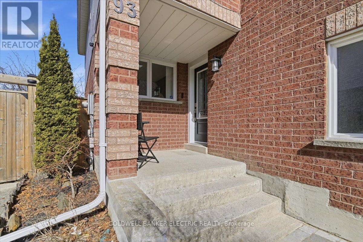 93 Farncomb Crescent, Clarington (Bowmanville), Ontario  L1C 4L9 - Photo 4 - E12871598