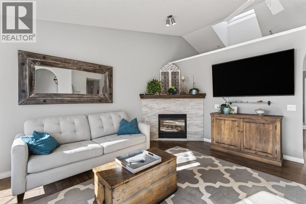 306 West Terrace Place, Cochrane, Alberta  T4C 1S3 - Photo 3 - A2291105