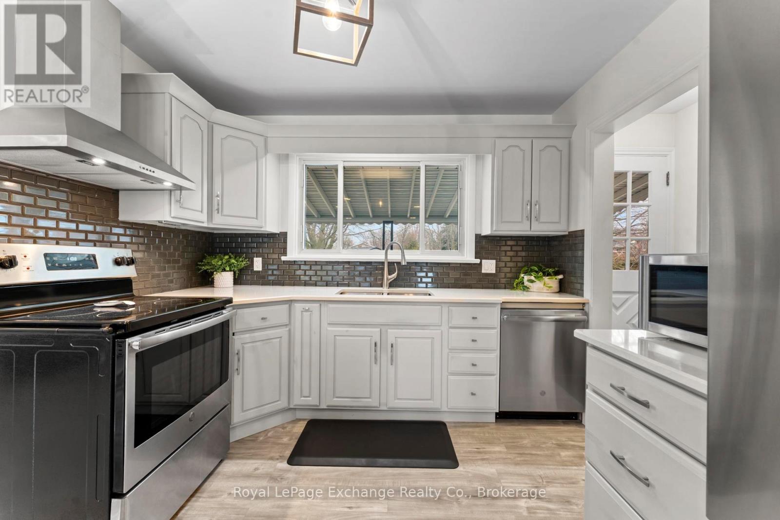 219 Kingsway Street, Kincardine, Ontario  N2Z 1G2 - Photo 21 - X12871462