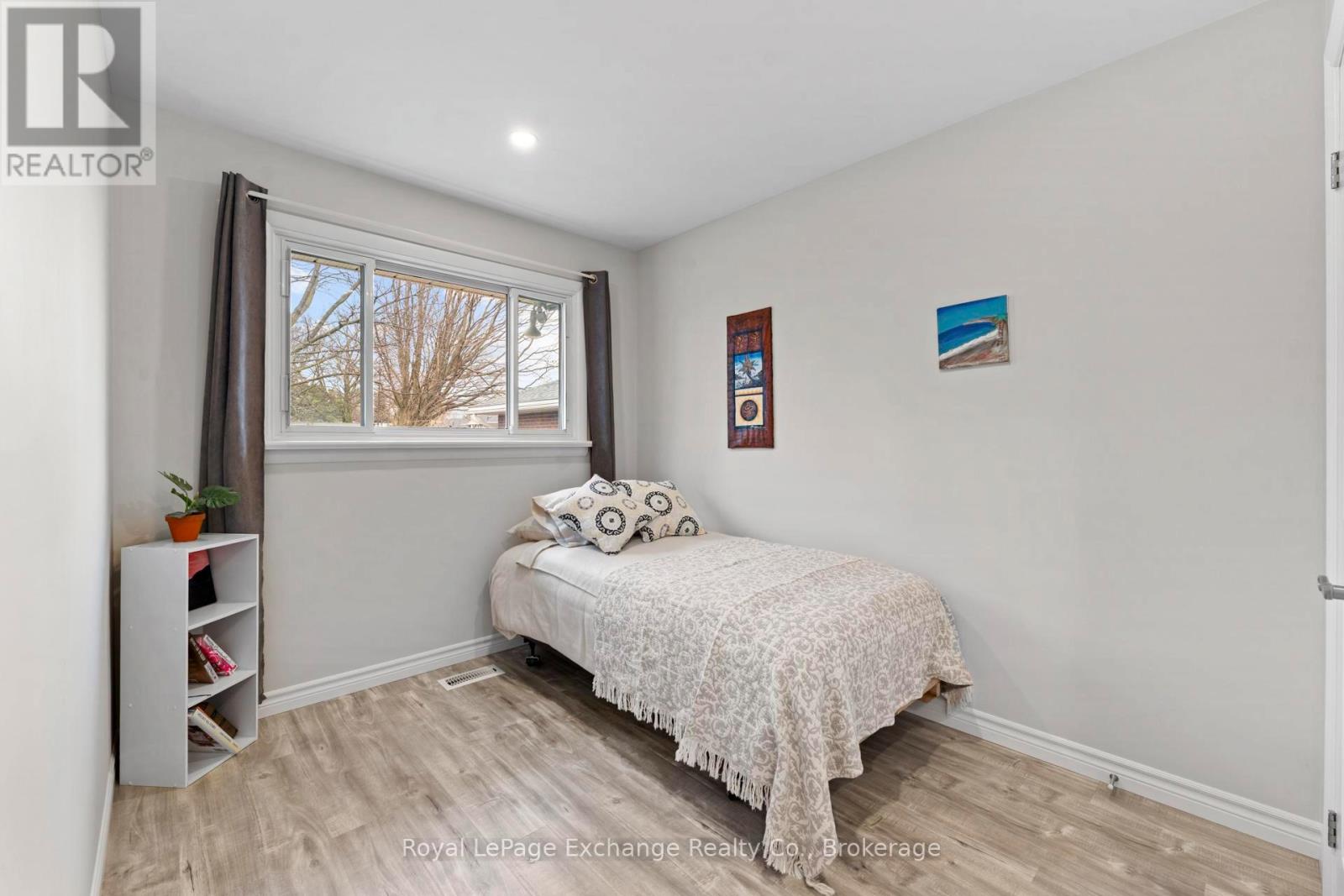 219 Kingsway Street, Kincardine, Ontario  N2Z 1G2 - Photo 32 - X12871462