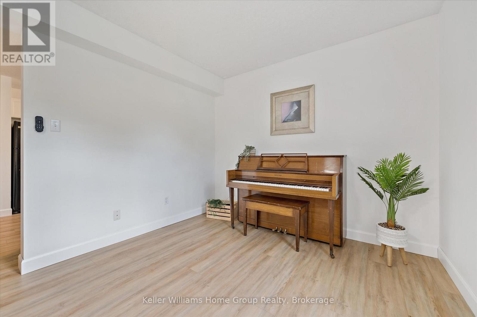 73 York Street E, Centre Wellington, Ontario  N0B 1S0 - Photo 13 - X12871684