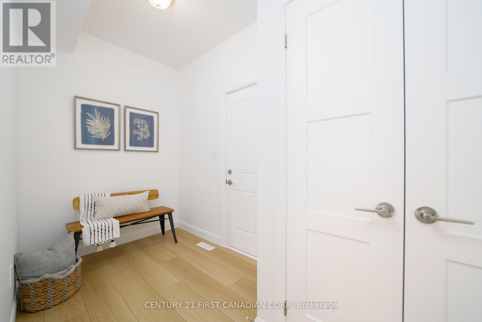 115 Atkinson Street, North Middlesex, Ontario  N0M 1A0 - Photo 12 - X12871378