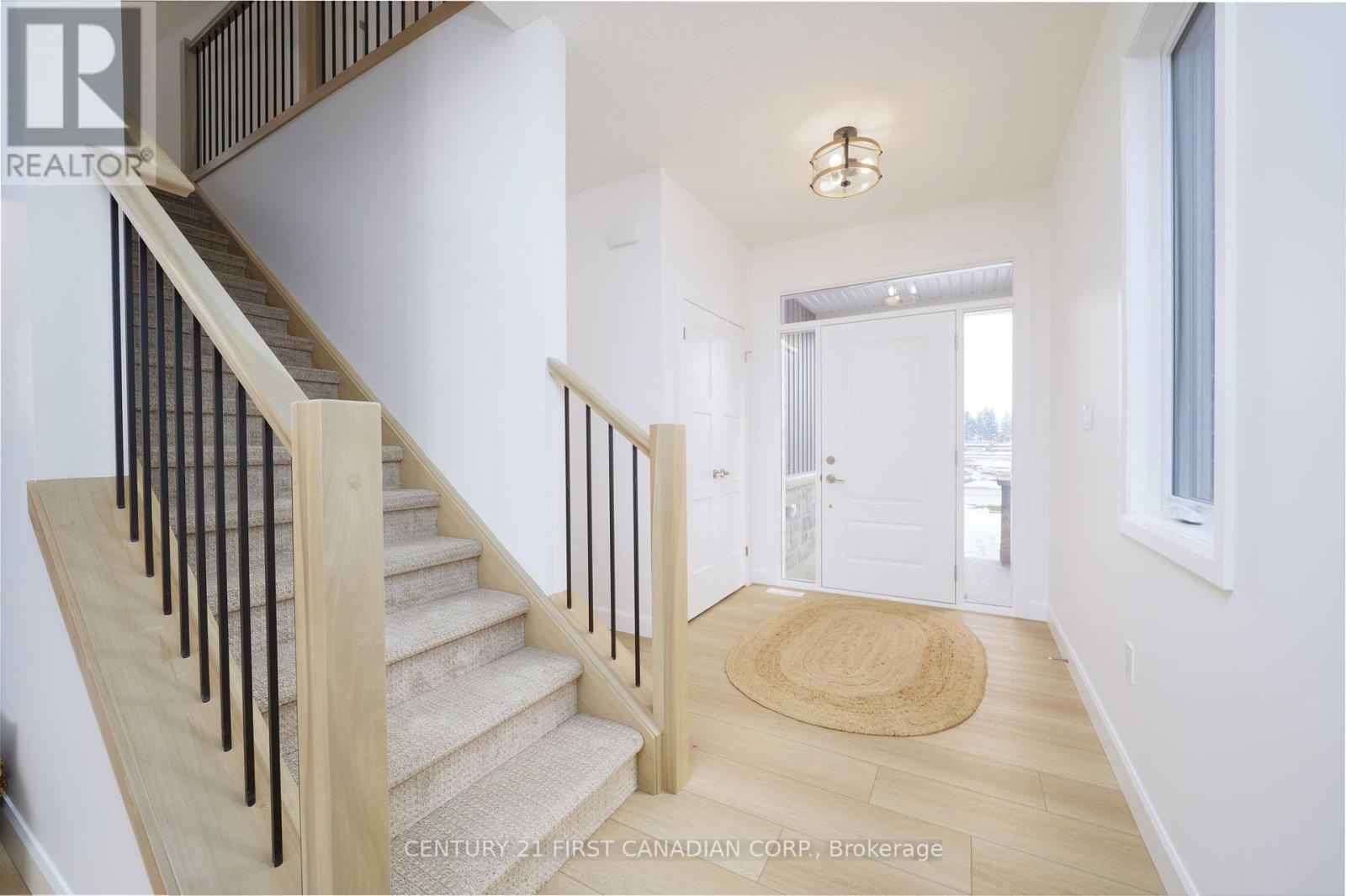 115 Atkinson Street, North Middlesex, Ontario  N0M 1A0 - Photo 2 - X12871378