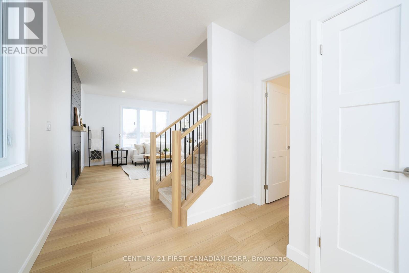 115 Atkinson Street, North Middlesex, Ontario  N0M 1A0 - Photo 3 - X12871378