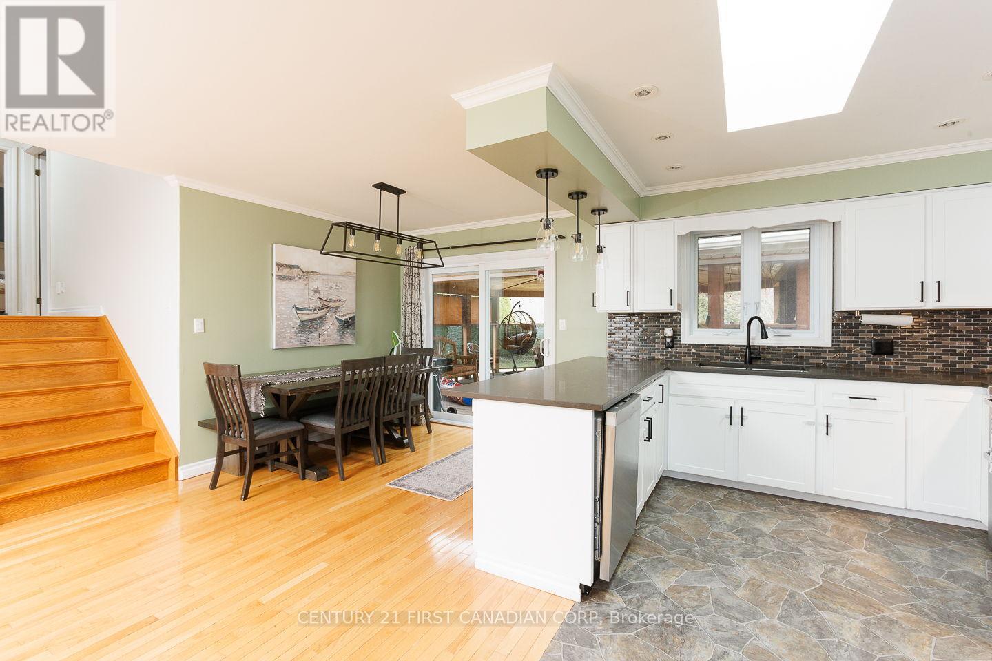 24565 Pioneer Line, West Elgin (West Lorne), Ontario  N0L 2P0 - Photo 11 - X12871606