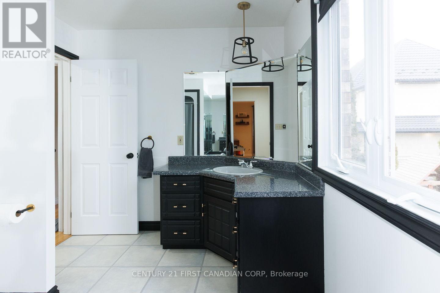 24565 Pioneer Line, West Elgin (West Lorne), Ontario  N0L 2P0 - Photo 13 - X12871606