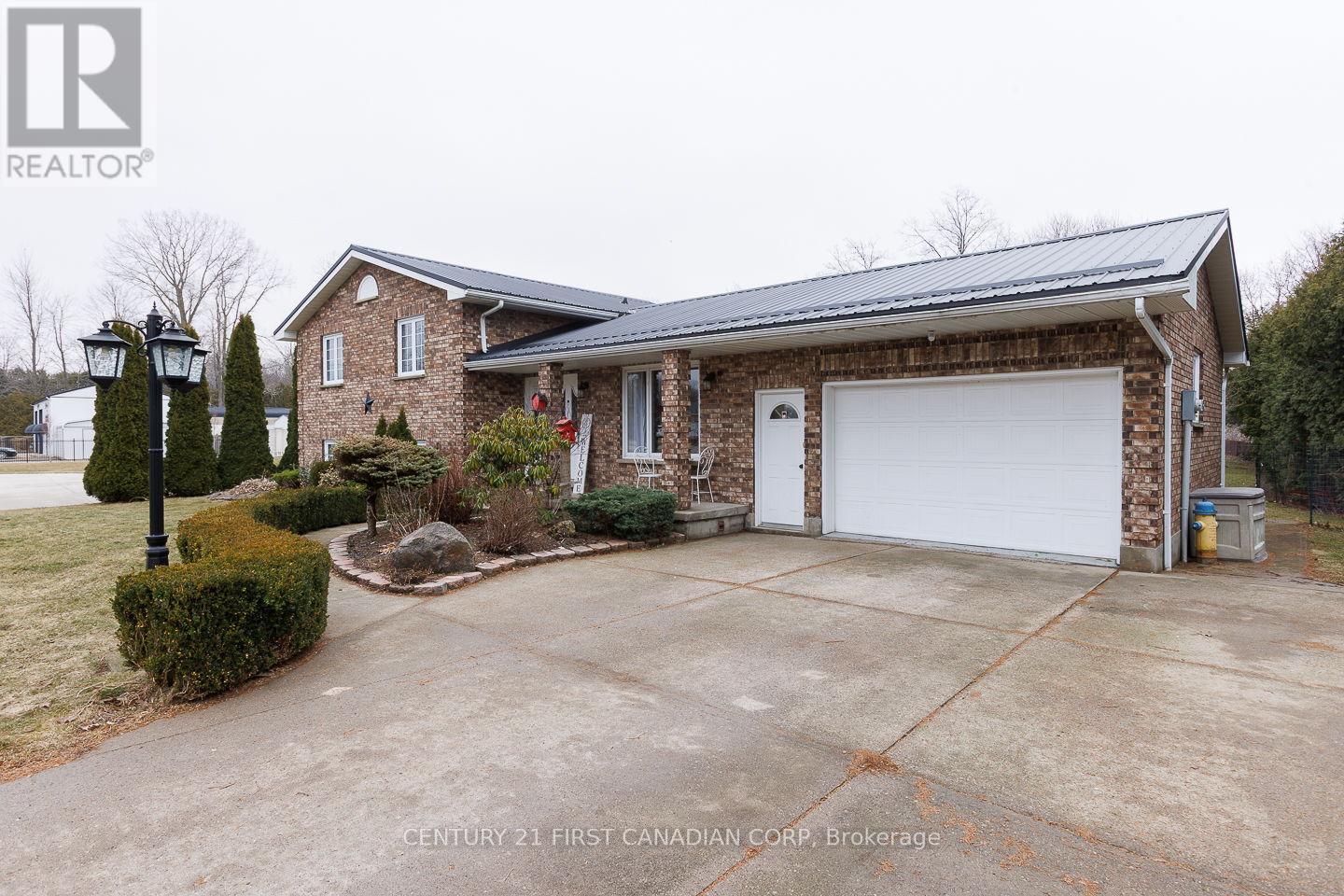 24565 Pioneer Line, West Elgin (West Lorne), Ontario  N0L 2P0 - Photo 2 - X12871606