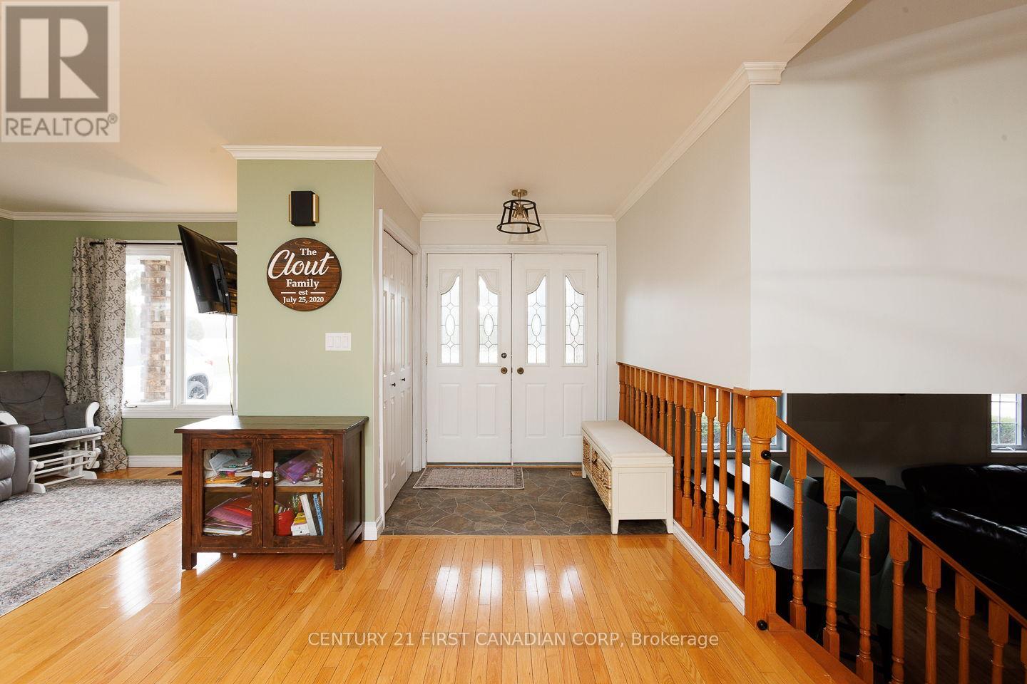 24565 Pioneer Line, West Elgin (West Lorne), Ontario  N0L 2P0 - Photo 4 - X12871606