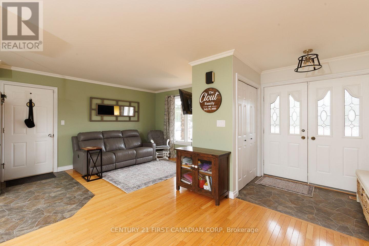 24565 Pioneer Line, West Elgin (West Lorne), Ontario  N0L 2P0 - Photo 5 - X12871606