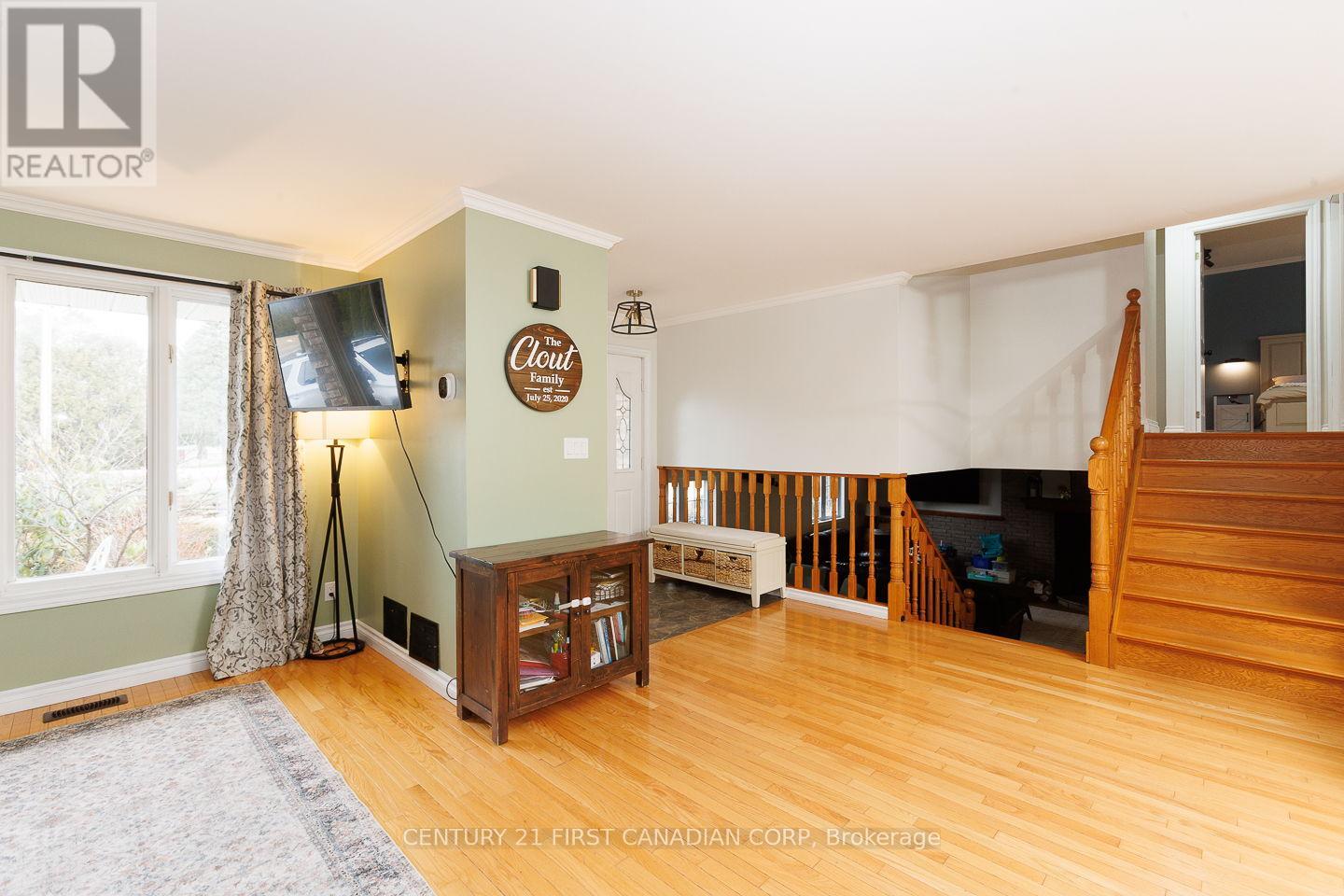 24565 Pioneer Line, West Elgin (West Lorne), Ontario  N0L 2P0 - Photo 6 - X12871606