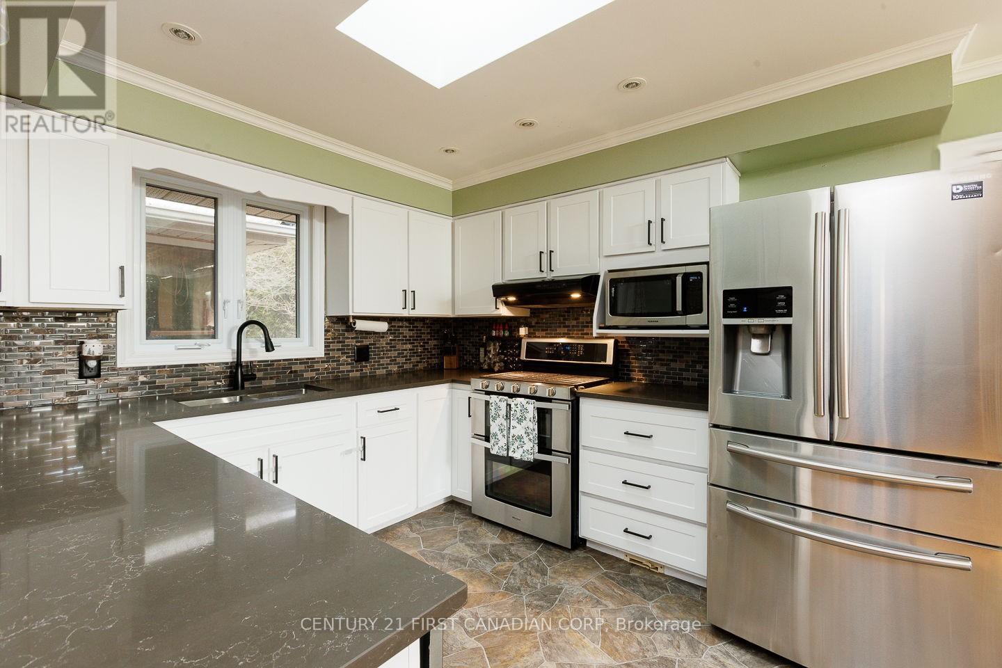 24565 Pioneer Line, West Elgin (West Lorne), Ontario  N0L 2P0 - Photo 9 - X12871606