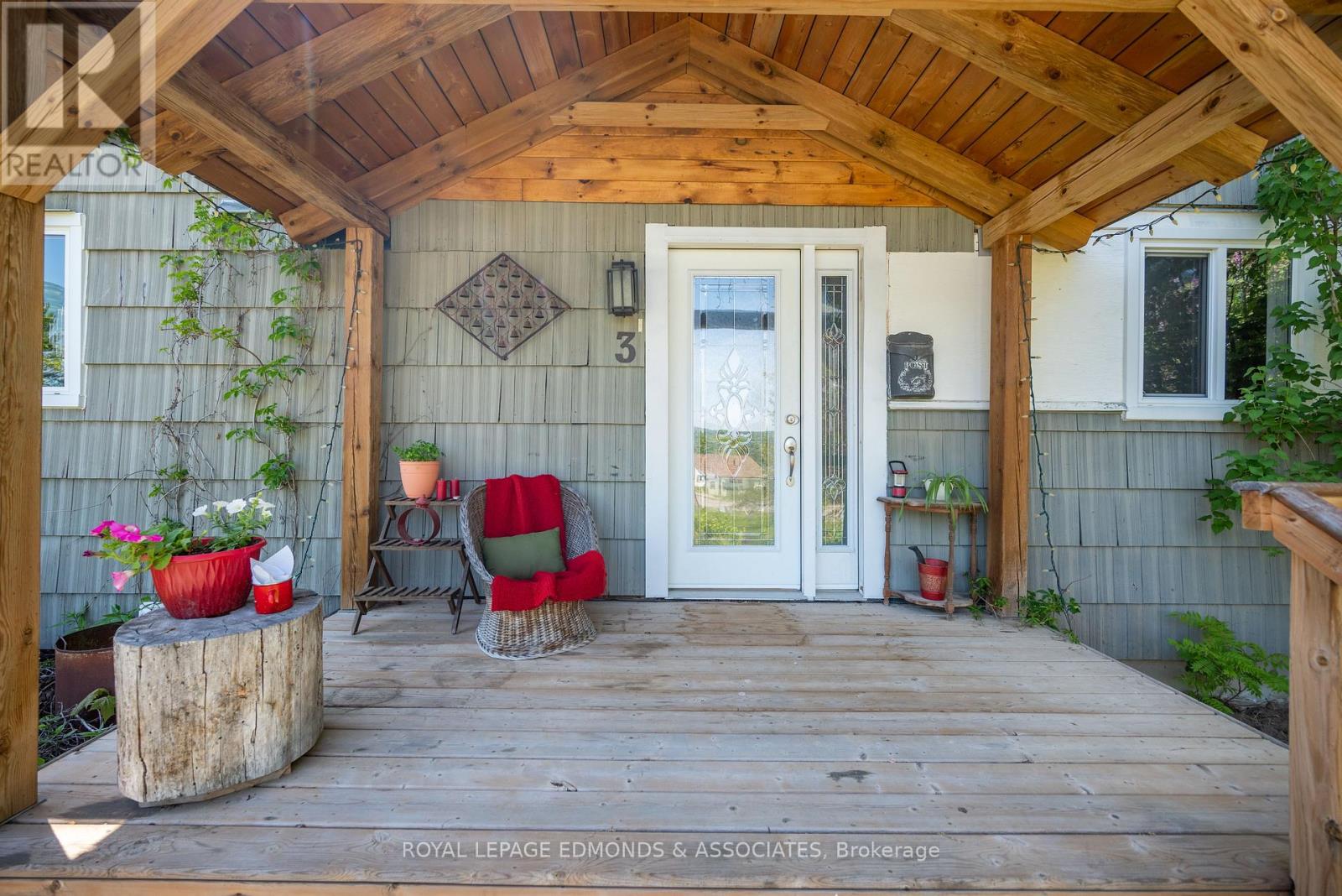 3 Huron Street, Deep River, Ontario  K0J 1P0 - Photo 4 - X12871706