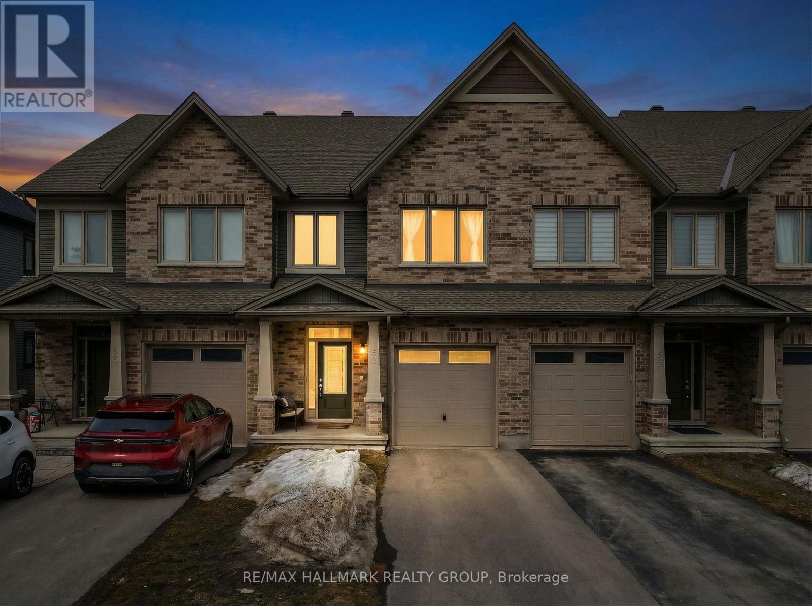 <div class="slider-price">$649,900</div><p>60 Jardiniere Street, Ottawa, Ontario</p>