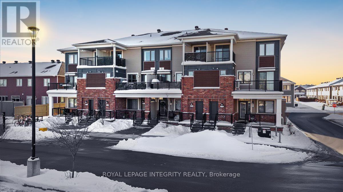 <div class="slider-price">$429,900</div><p>78 Lyrid Private, Ottawa, Ontario</p>