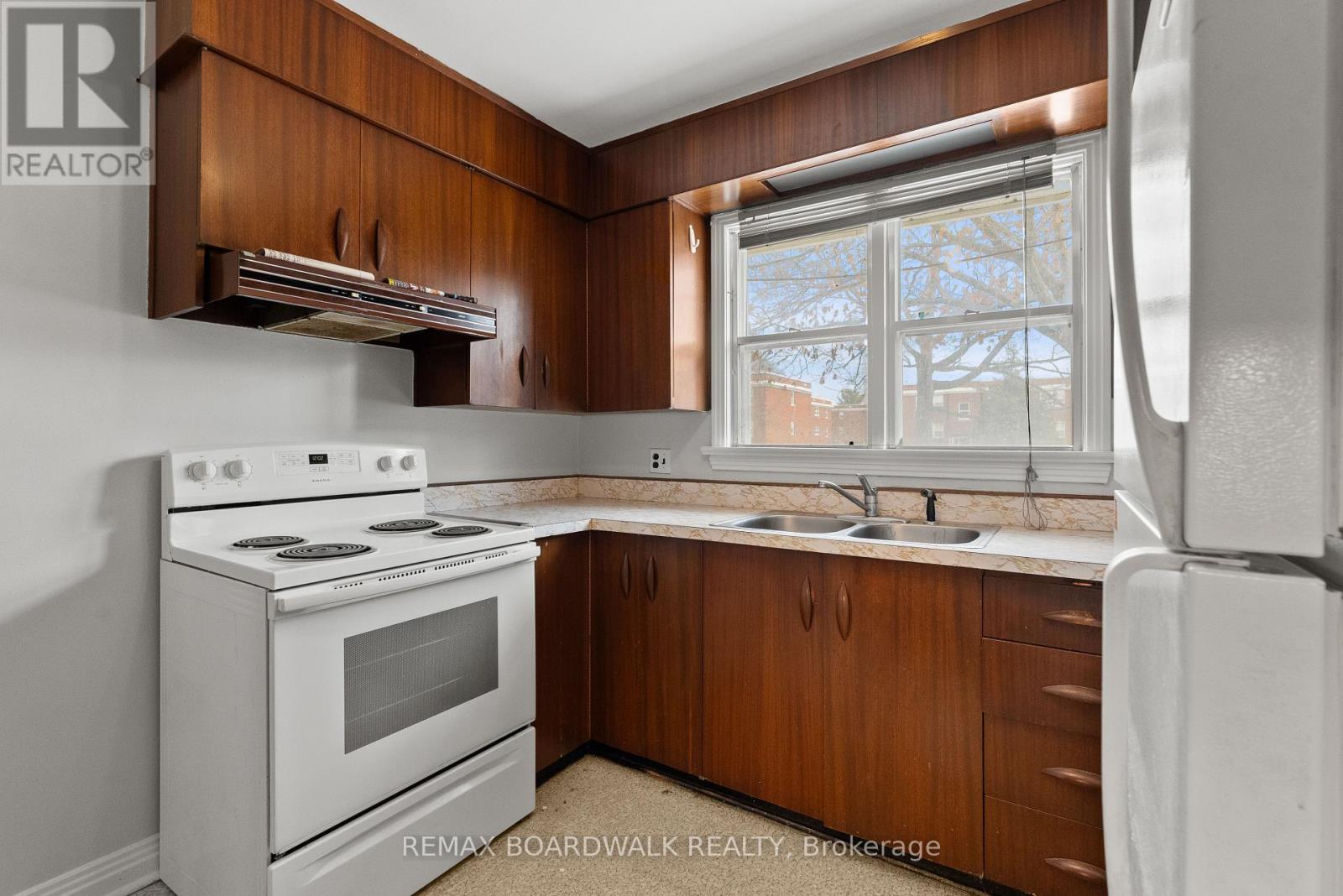 1610 Alta Vista Drive, Ottawa, Ontario  K1G 0G3 - Photo 11 - X12871464