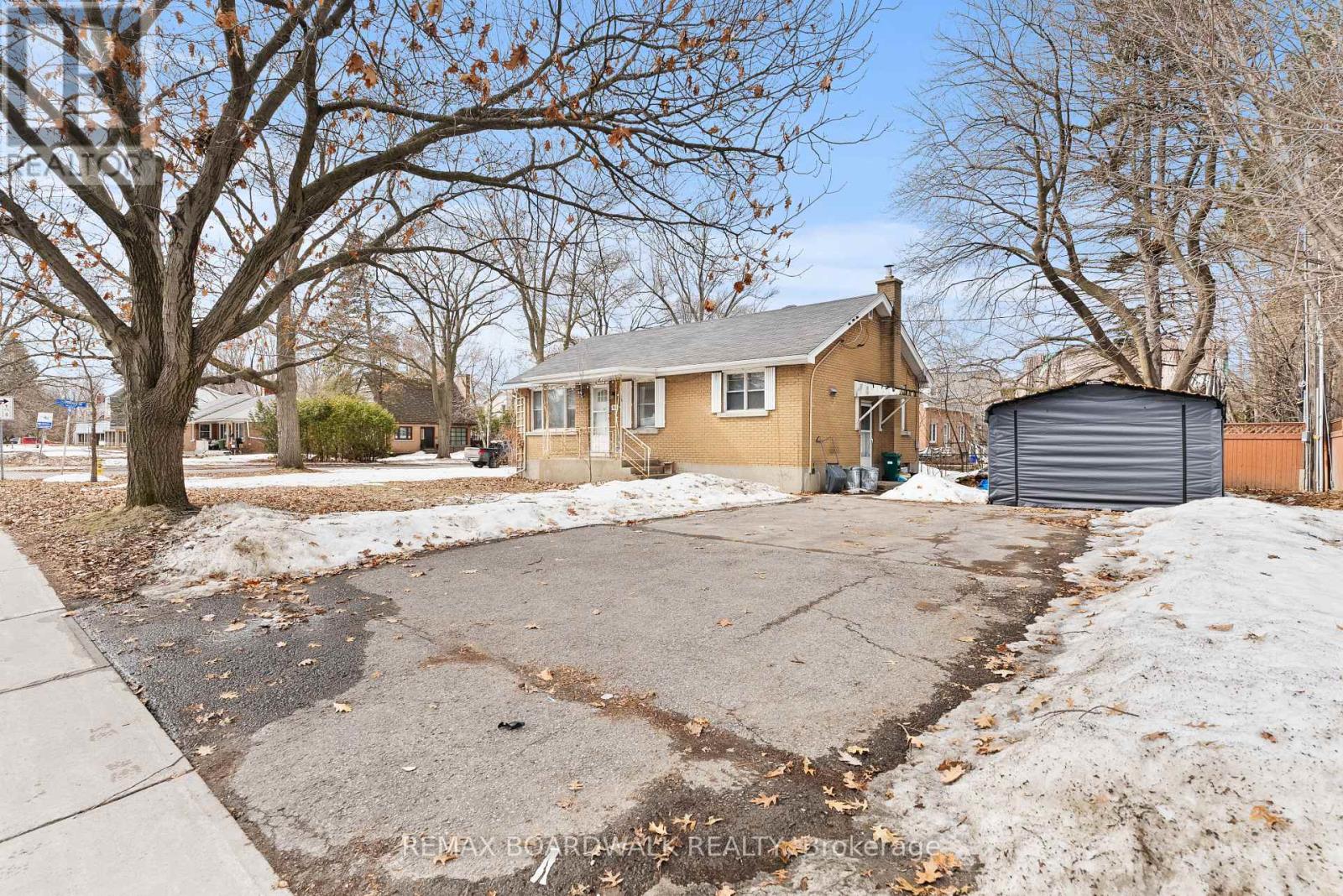 1610 Alta Vista Drive, Ottawa, Ontario  K1G 0G3 - Photo 2 - X12871464