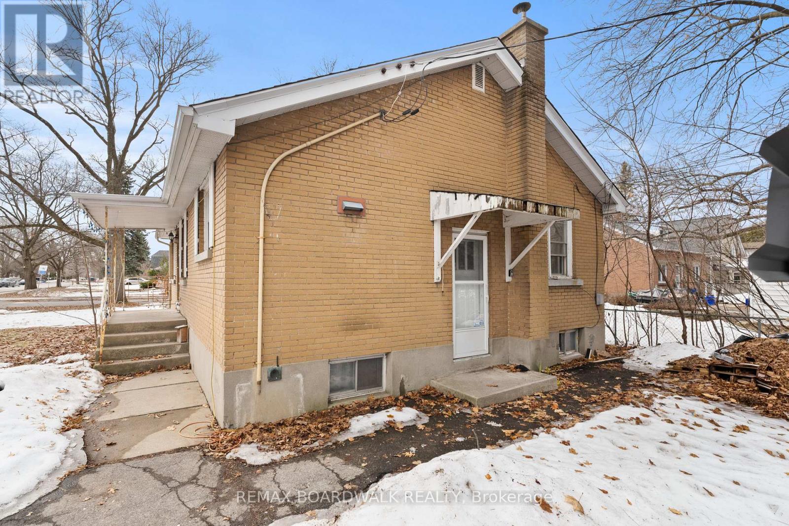 1610 Alta Vista Drive, Ottawa, Ontario  K1G 0G3 - Photo 3 - X12871464