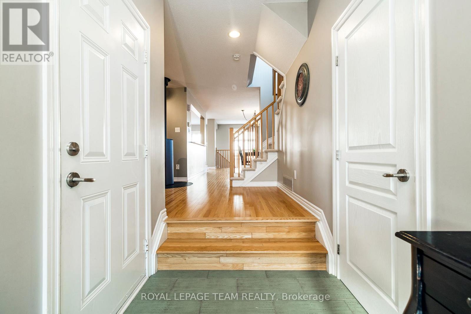 542 Remnor Avenue, Ottawa, Ontario  K2T 0A5 - Photo 3 - X12871536