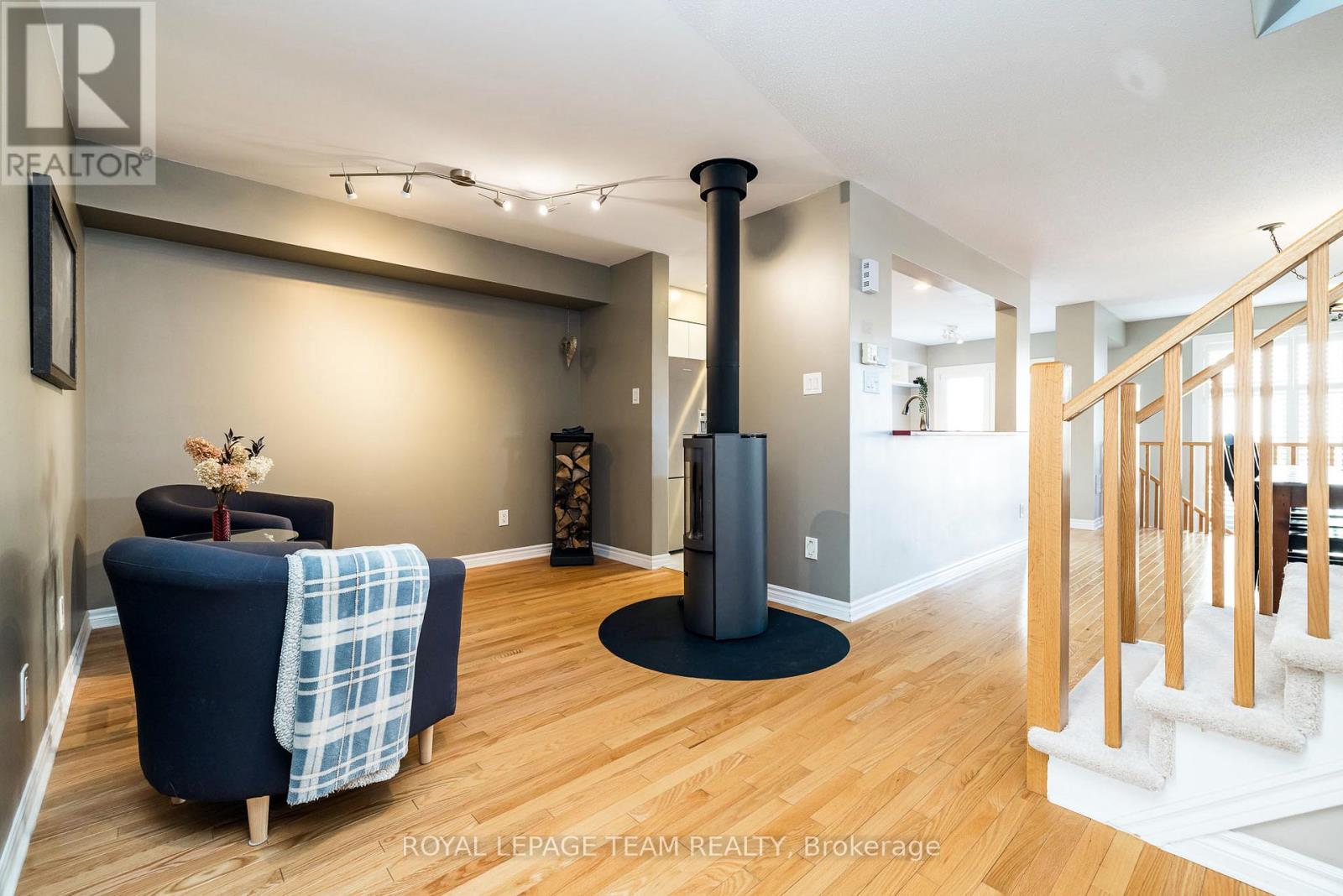 542 Remnor Avenue, Ottawa, Ontario  K2T 0A5 - Photo 4 - X12871536