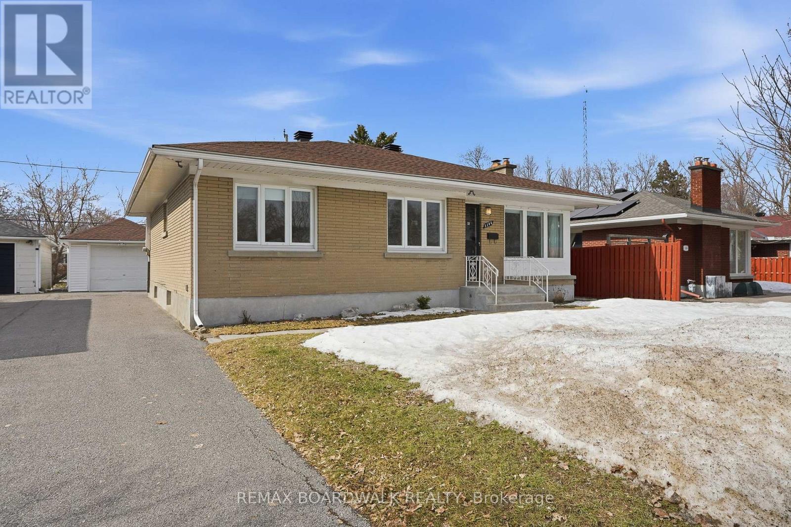 1106 Checkers Road, Ottawa, Ontario  K2C 2S4 - Photo 2 - X12871664
