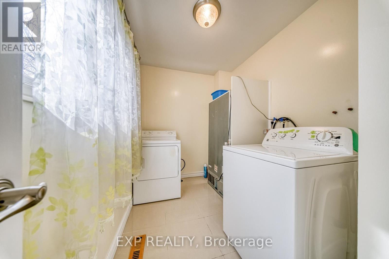 13 Carmel Court, Toronto, Ontario  M2M 4B2 - Photo 17 - C12871418