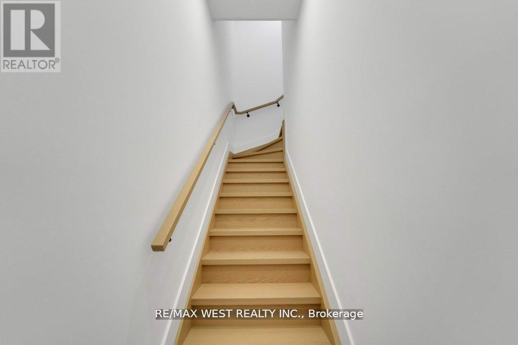 661 Winona Drive, Toronto (Oakwood Village), Ontario  M6C 3V6 - Photo 3 - C12871542