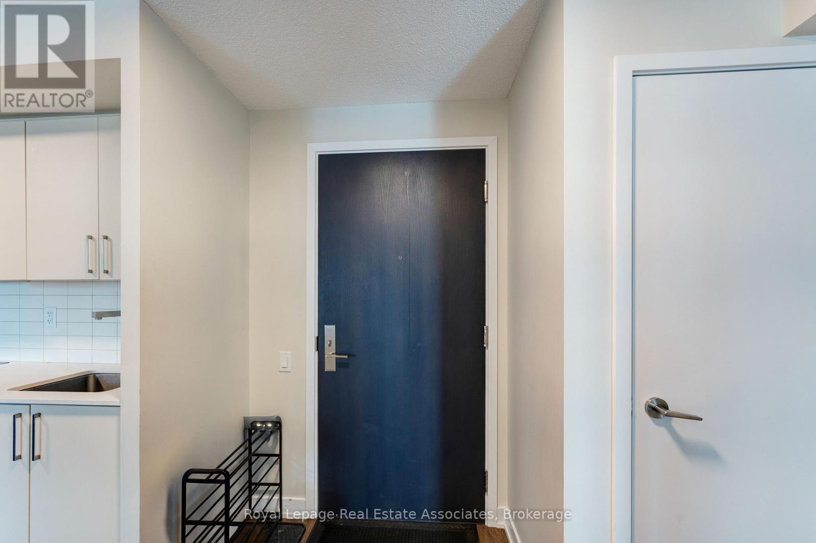 1011 - 38 Monte Kwinter Court, Toronto, Ontario  M3H 0E2 - Photo 6 - C12871602