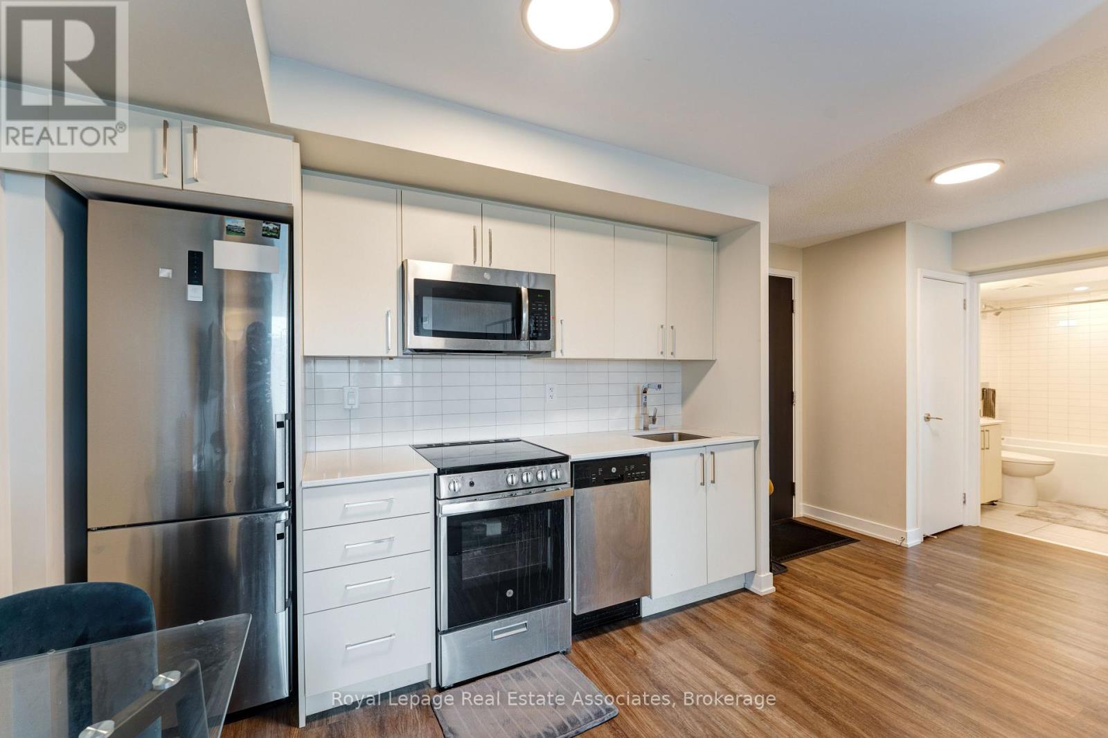 1011 - 38 Monte Kwinter Court, Toronto, Ontario  M3H 0E2 - Photo 7 - C12871602