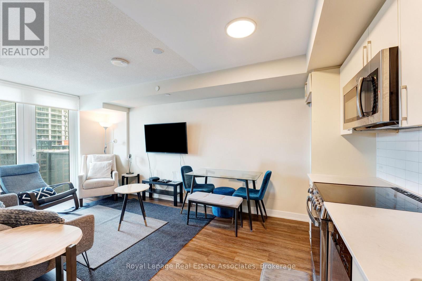 1011 - 38 Monte Kwinter Court, Toronto, Ontario  M3H 0E2 - Photo 8 - C12871602