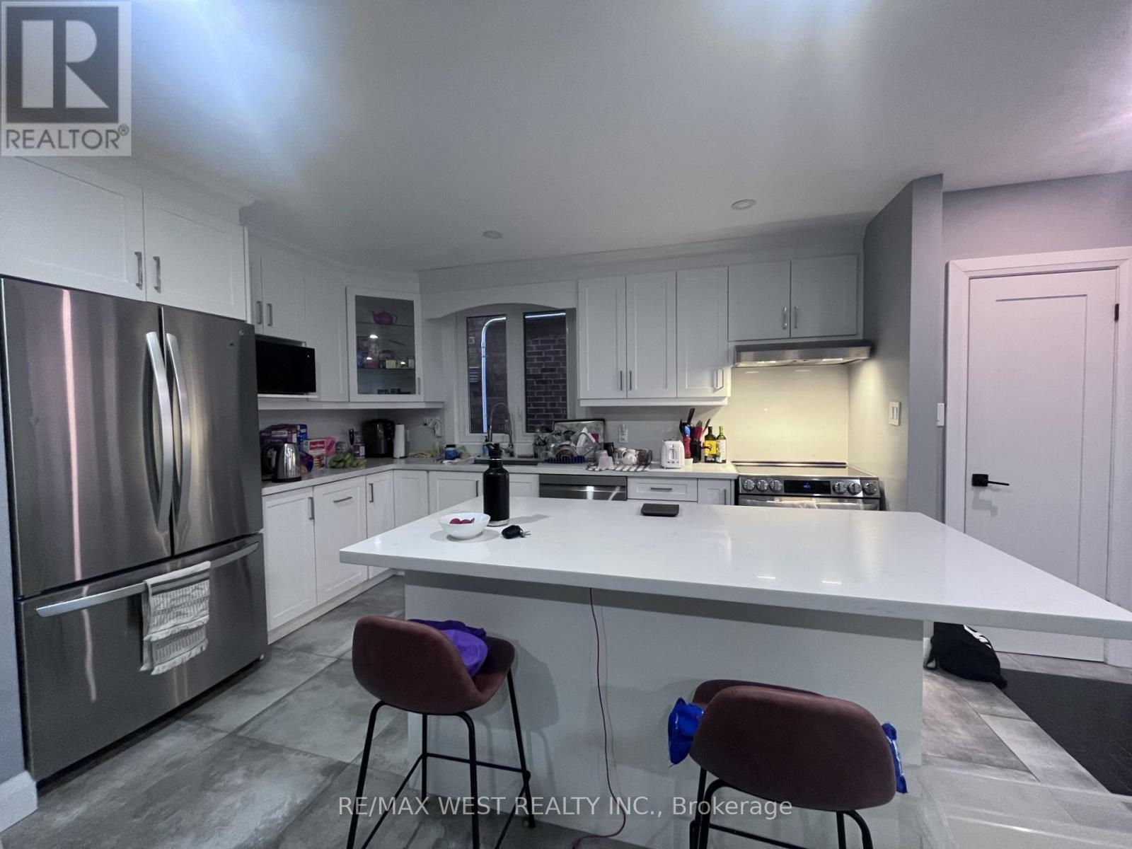 Main Floor - 241 Wychwood Avenue, Toronto (Humewood-Cedarvale), Ontario  M6C 2T5 - Photo 2 - C12871650