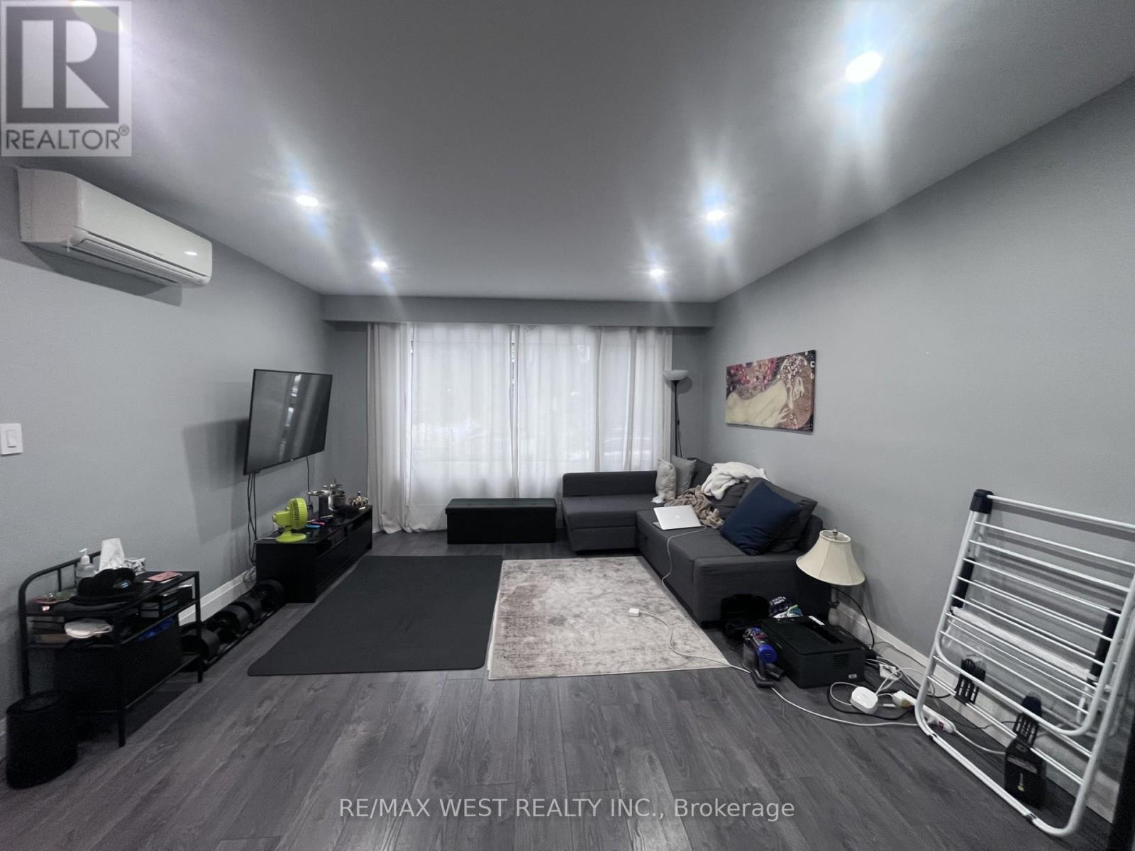 Main Floor - 241 Wychwood Avenue, Toronto (Humewood-Cedarvale), Ontario  M6C 2T5 - Photo 4 - C12871650