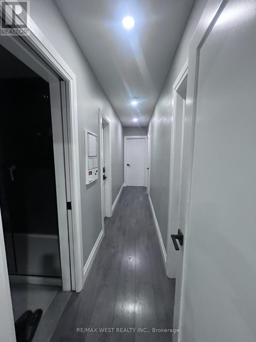 Main Floor - 241 Wychwood Avenue, Toronto (Humewood-Cedarvale), Ontario  M6C 2T5 - Photo 5 - C12871650