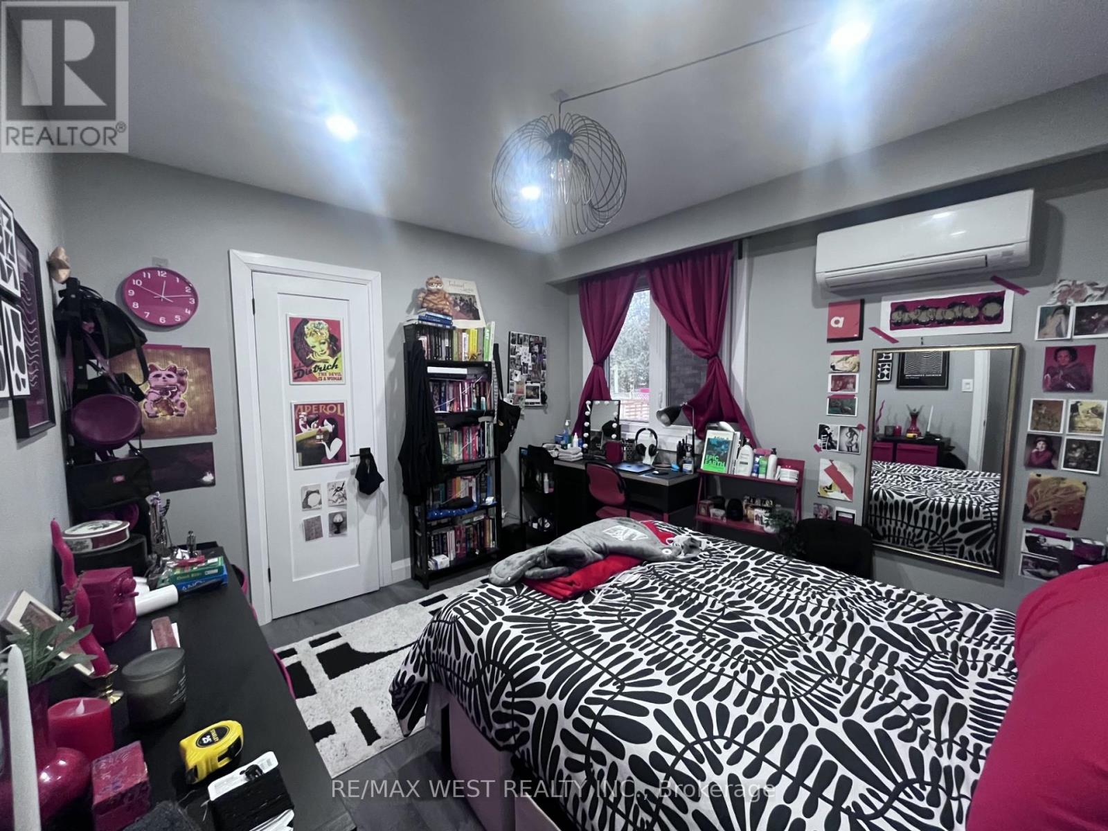 Main Floor - 241 Wychwood Avenue, Toronto (Humewood-Cedarvale), Ontario  M6C 2T5 - Photo 7 - C12871650