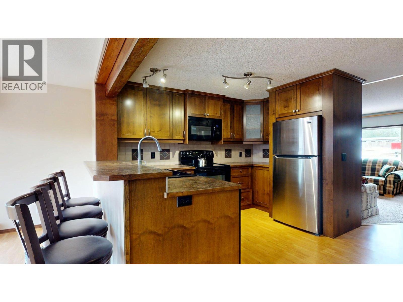 4826 Purcell Avenue, Edgewater, British Columbia  V0A 1E0 - Photo 6 - 10378631