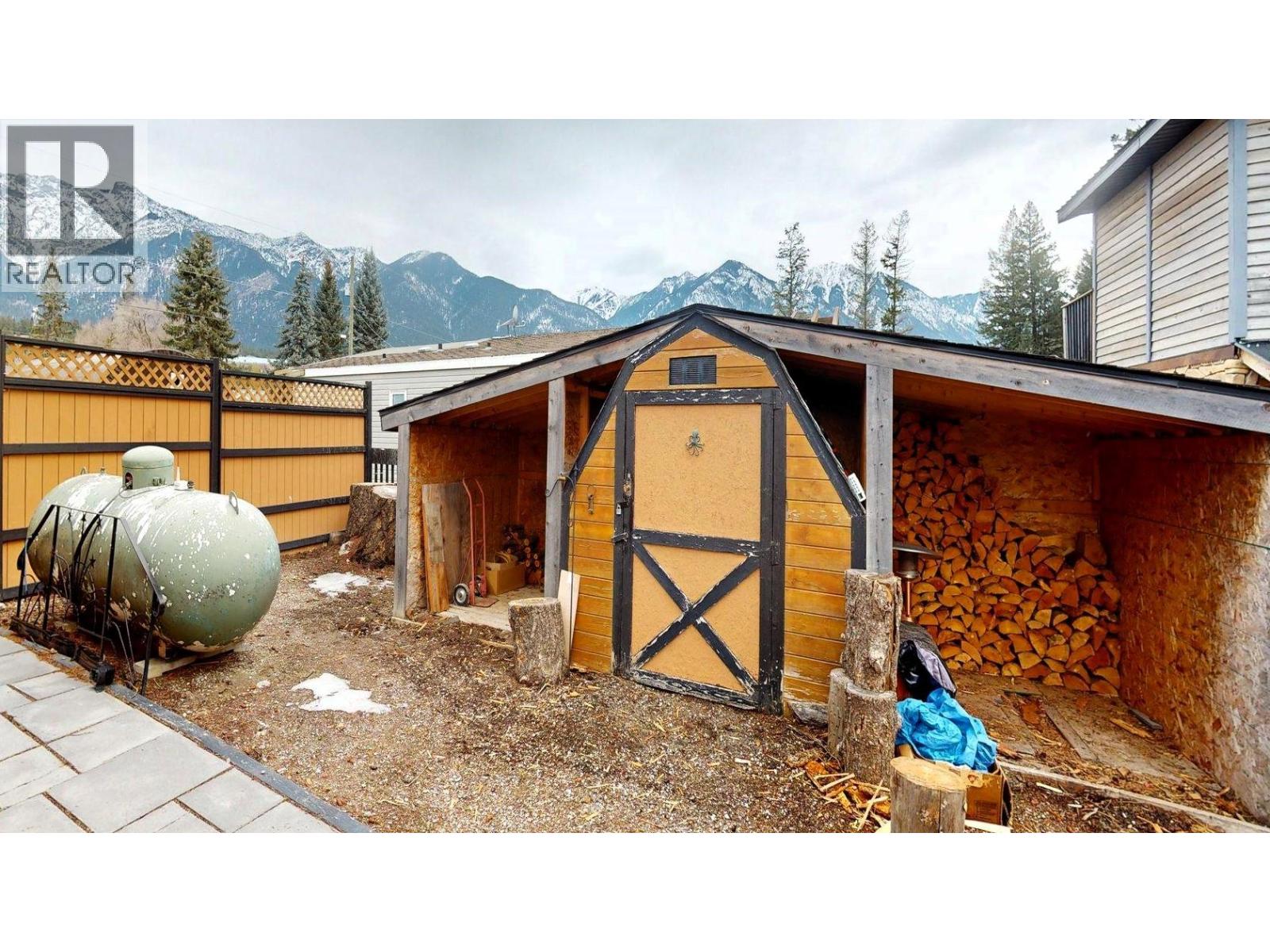 4826 Purcell Avenue, Edgewater, British Columbia  V0A 1E0 - Photo 16 - 10378631