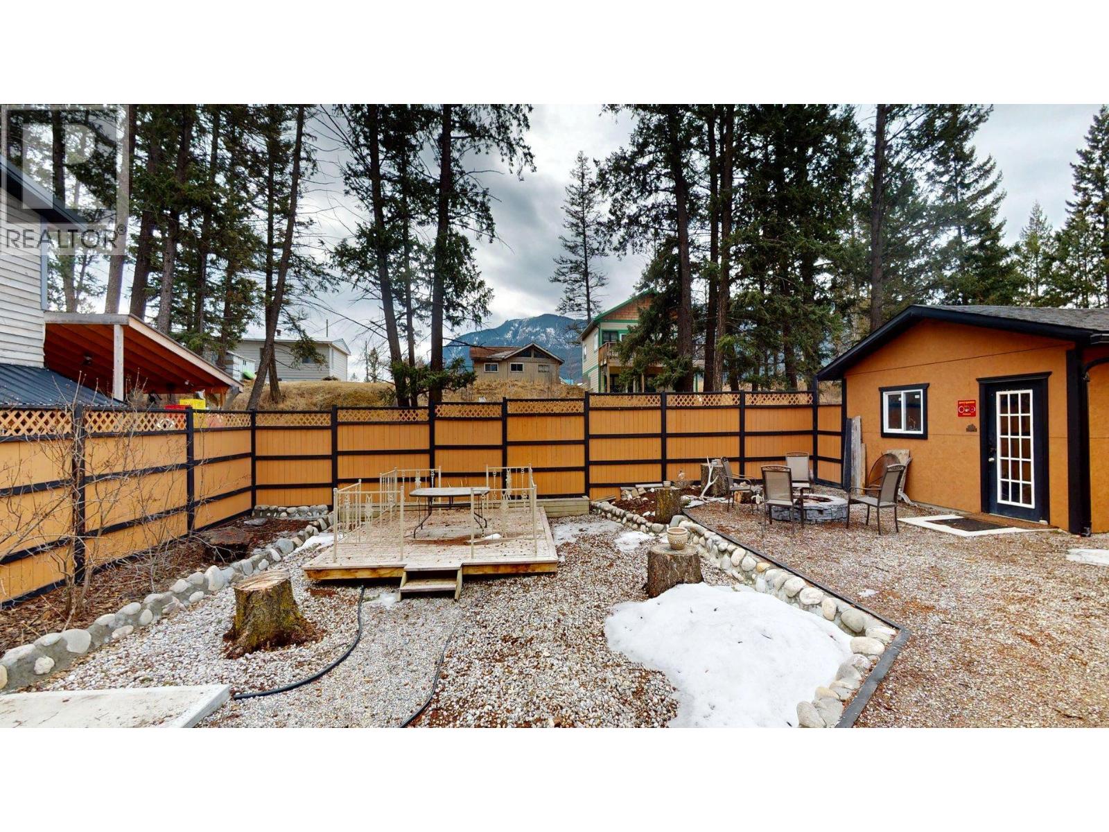 4826 Purcell Avenue, Edgewater, British Columbia  V0A 1E0 - Photo 17 - 10378631