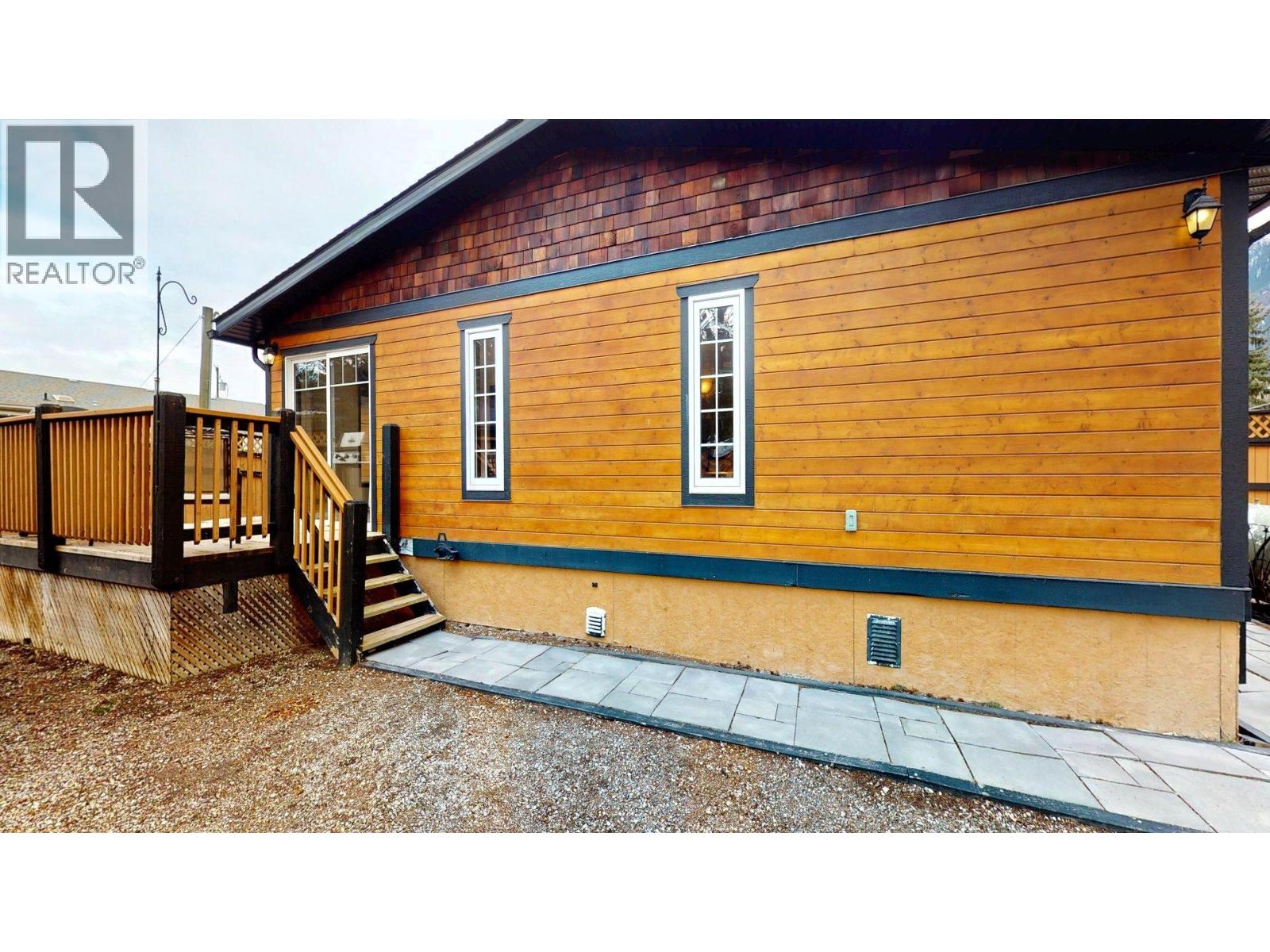 4826 Purcell Avenue, Edgewater, British Columbia  V0A 1E0 - Photo 26 - 10378631