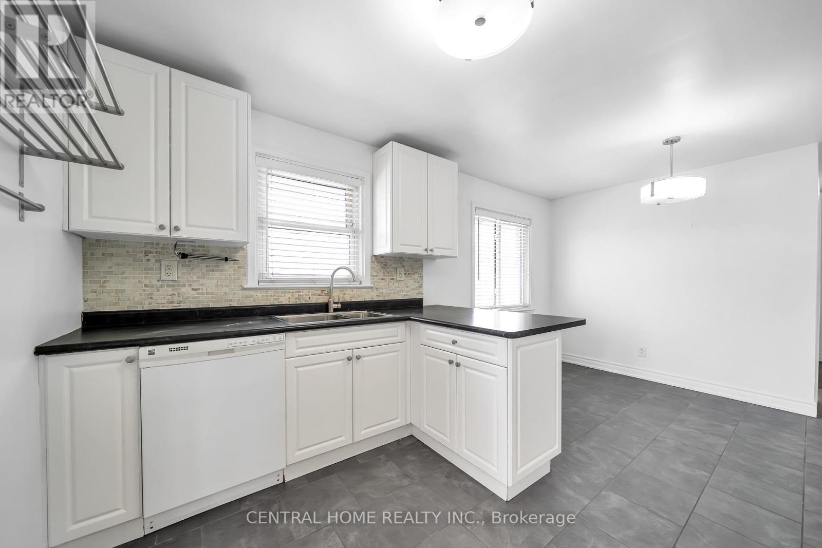 1118 Athol Street, Whitby (Downtown Whitby), Ontario  L1N 4A7 - Photo 11 - E12871634