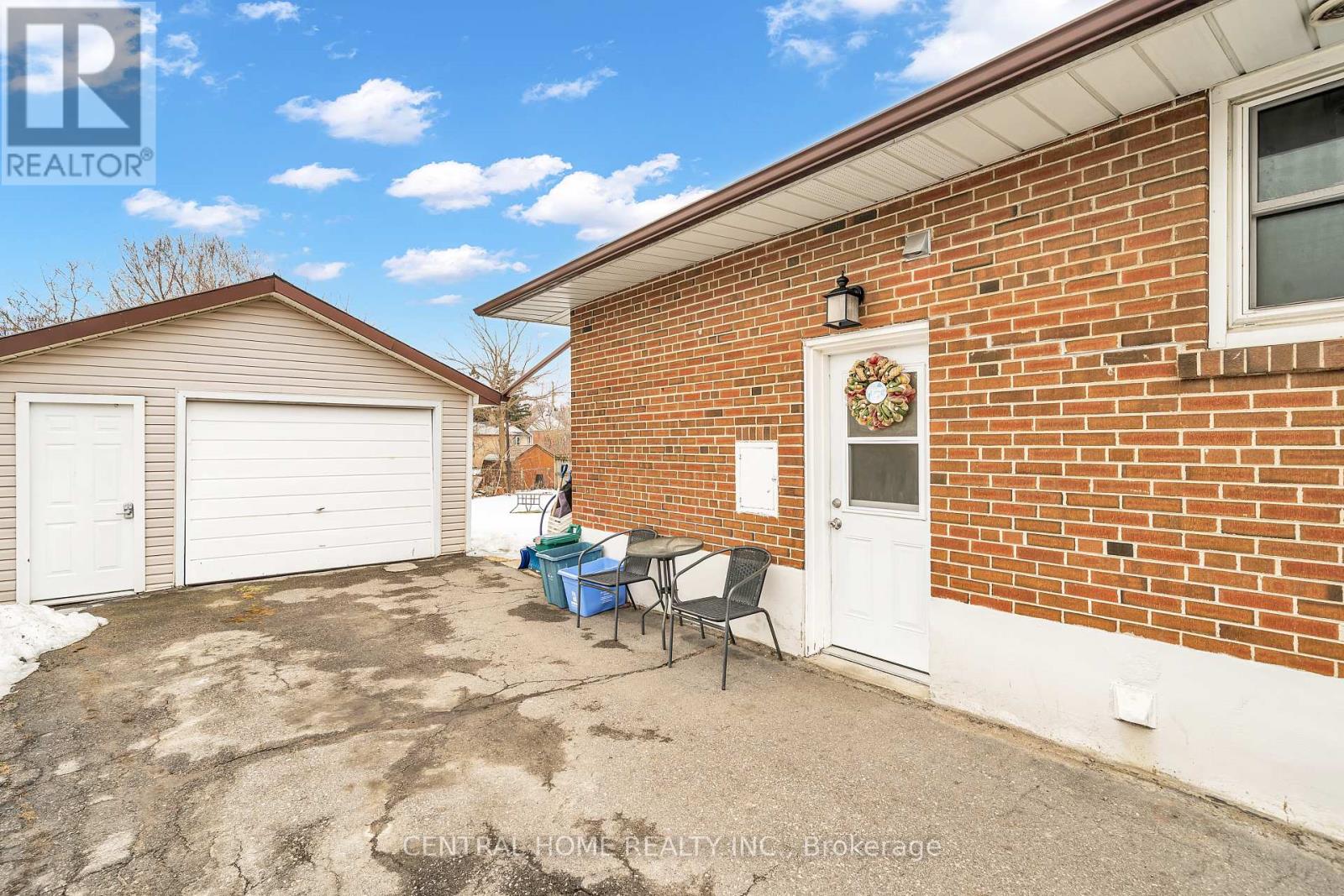 1118 Athol Street, Whitby (Downtown Whitby), Ontario  L1N 4A7 - Photo 24 - E12871634