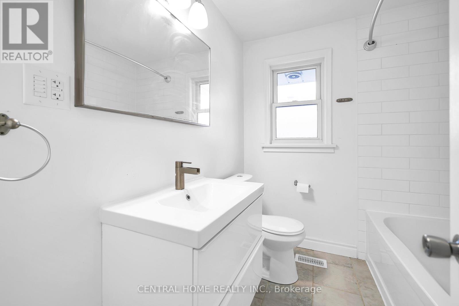 1118 Athol Street, Whitby (Downtown Whitby), Ontario  L1N 4A7 - Photo 7 - E12871634