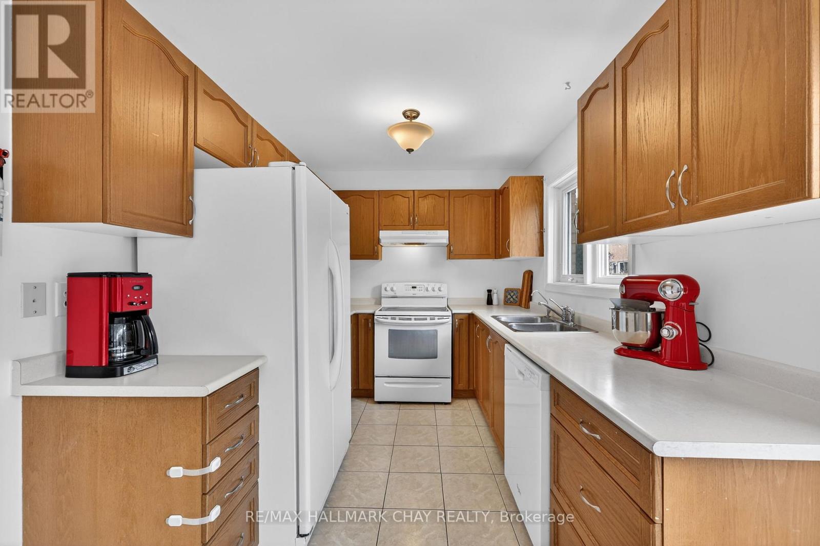 83 Beare Trail, Newmarket, Ontario  L3X 3B3 - Photo 10 - N12868088