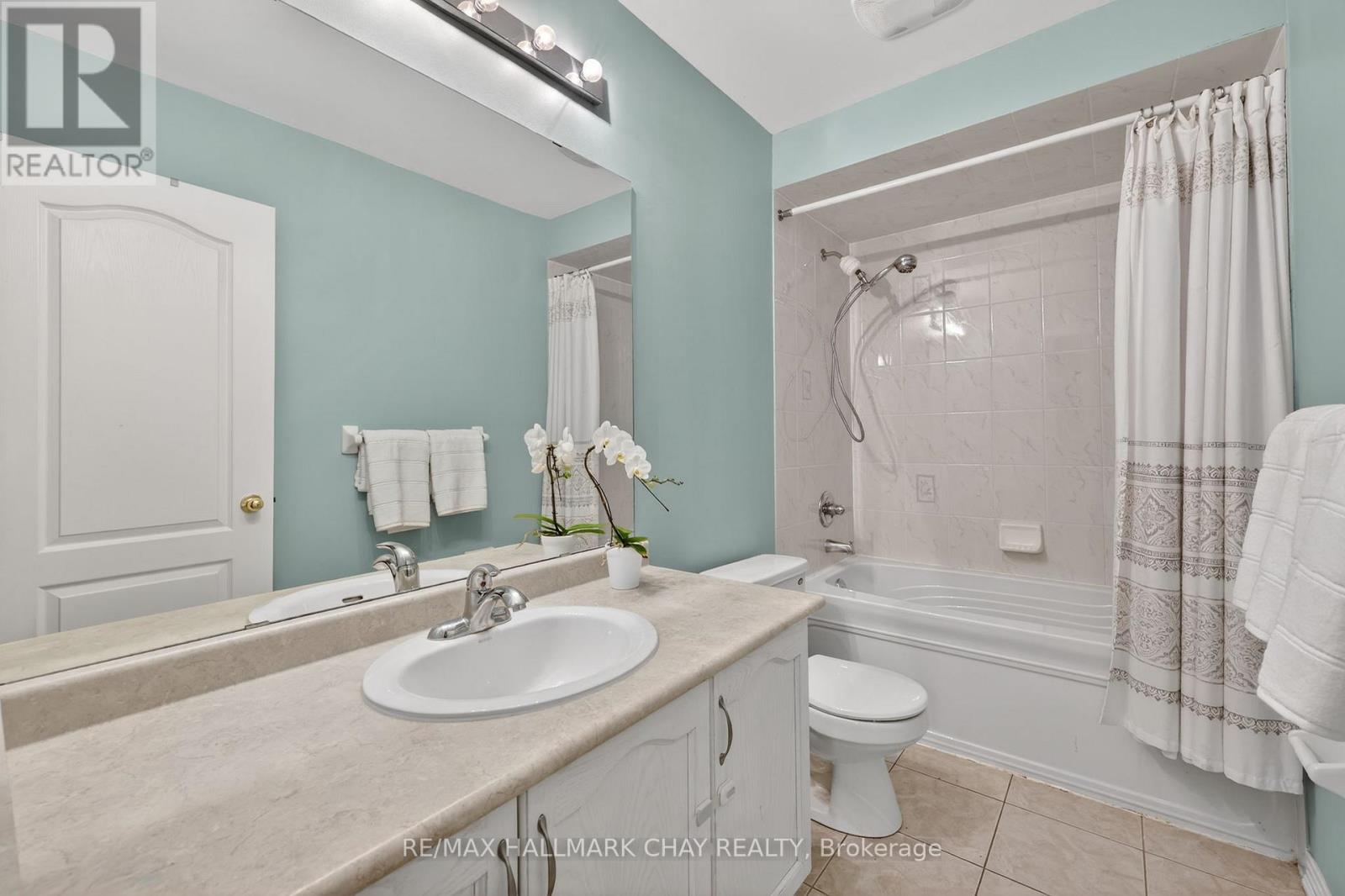 83 Beare Trail, Newmarket, Ontario  L3X 3B3 - Photo 20 - N12868088