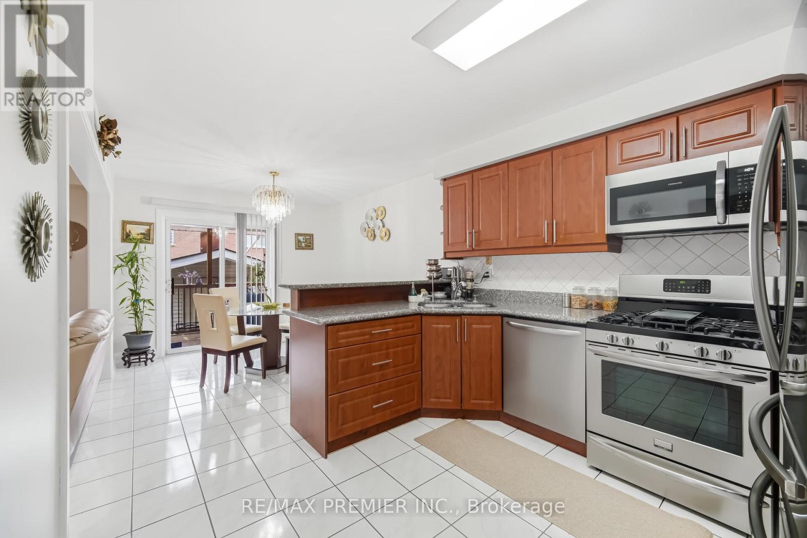 94 Apollo Road, Markham (Middlefield), Ontario  L3S 4H2 - Photo 10 - N12871508